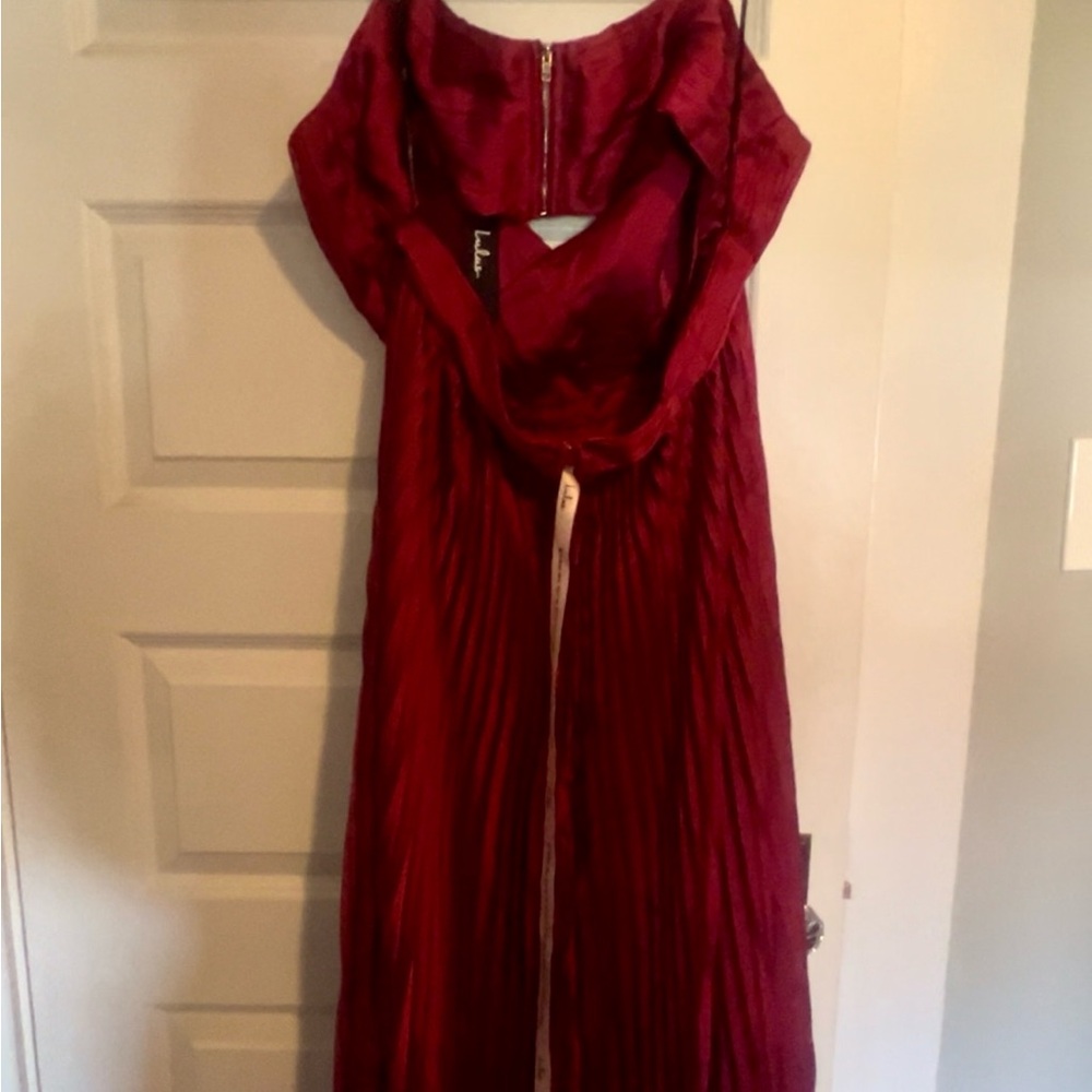 NWT Lulu’s-Pleated Cutout Maxi Dress-Got the Glam-Wine Red - Picture 7 of 8